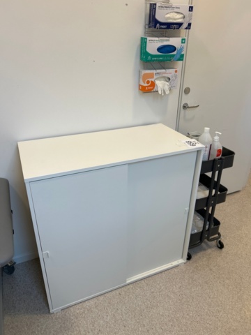 1368658-12 Patient bed, blood pressure monitor, etc.