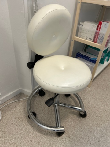 1368658-14 Patient bed, blood pressure monitor, etc.