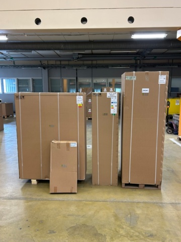 1486928-1 9 kW luft/vatten värmepump med 250L varmvattenstank. rostfri bufferttank med 15m spiral. M61