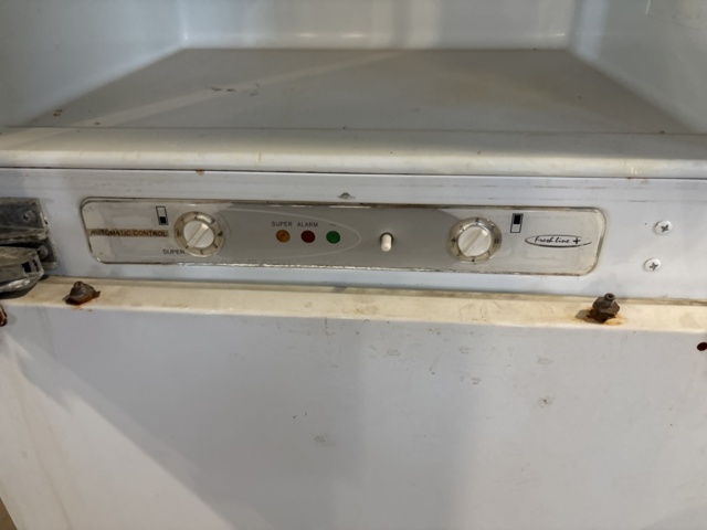 1404504-4 Fridge/freezer and stove – Bosch