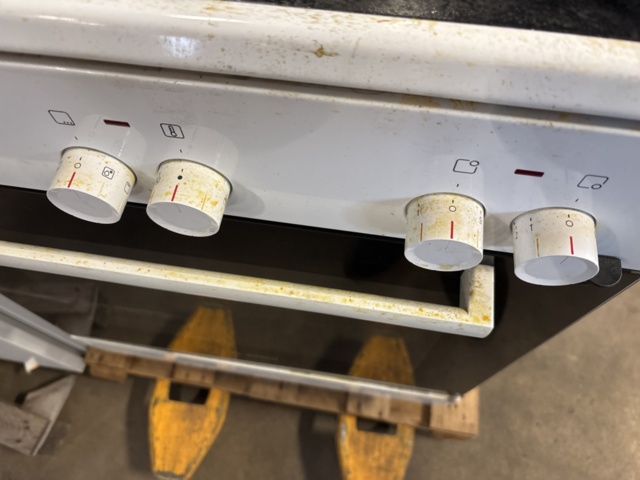 1404504-9 Fridge/freezer and stove – Bosch