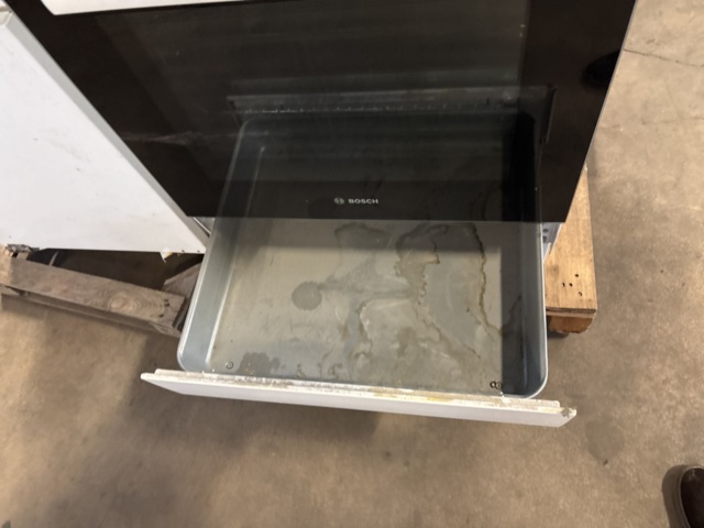 1404504-11 Fridge/freezer and stove – Bosch