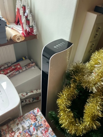 1368667-8 Christmas decorations, chairs, paintings, furniture, etc.