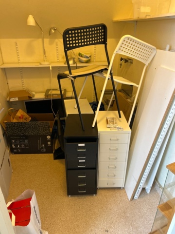 1368667-11 Christmas decorations, chairs, paintings, furniture, etc.