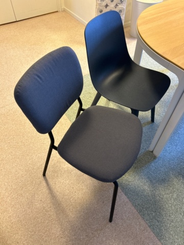 1368668-6 Dining table and loose contents in kitchen