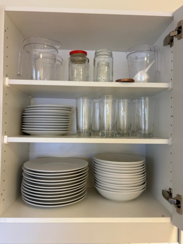 1368668-9 Dining table and loose contents in kitchen