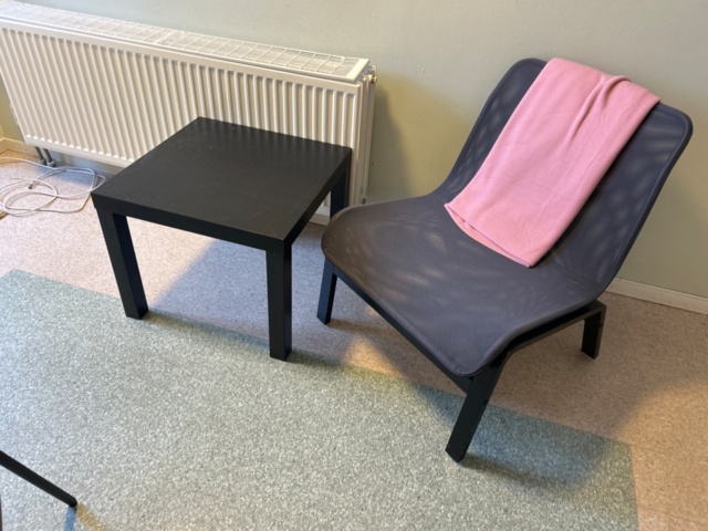 1368668-14 Dining table and loose contents in kitchen