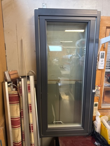 1321367-2 Window 6x13 gray surface