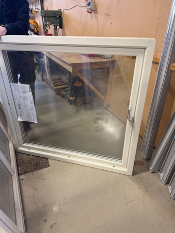 1321368-1 Pivot window 13x12 Nordan