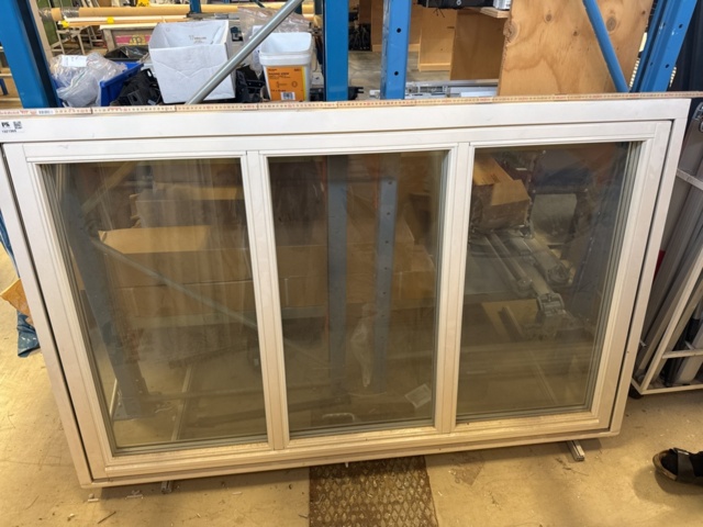 1321369-1 Window large 17.65x11.15 openable