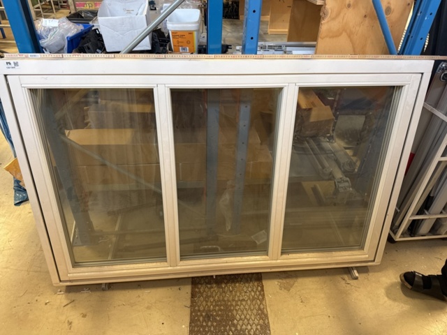 1321369-2 Window large 17.65x11.15 openable