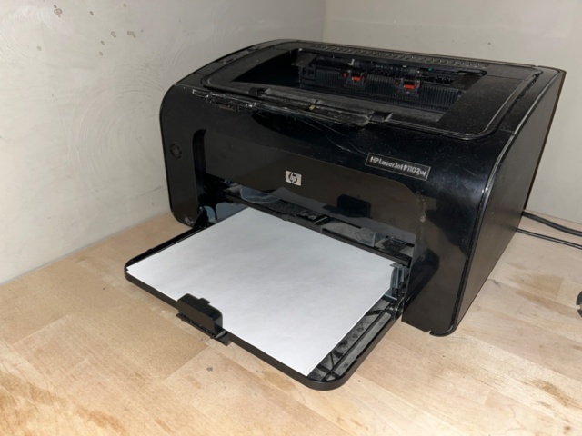 1424106-6 Collection of office furniture, printers and fire extinguishers