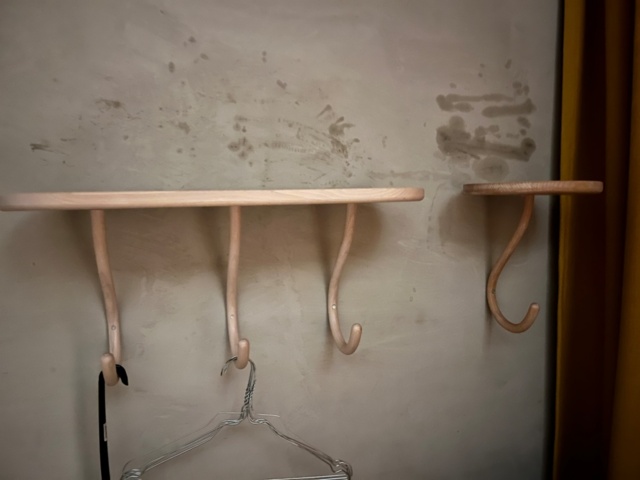 1424109-6 Collection of wall-mounted wooden hooks - Gemla Kapten