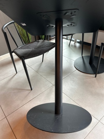 1368672-7 Restaurant furniture - approximately 18 tables and 36 chairs