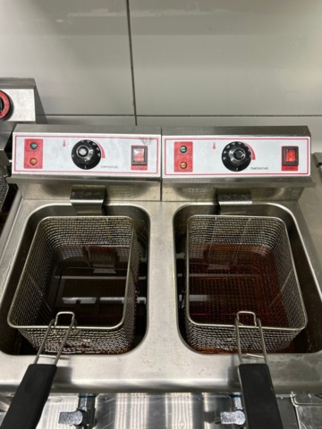 1368673-4 Double fryer and clamp grill (Note: Updated)