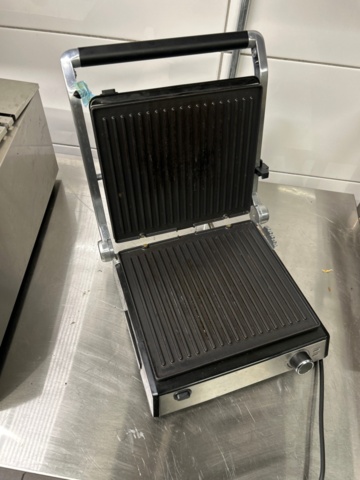 1368673-9 Double fryer and clamp grill (Note: Updated)