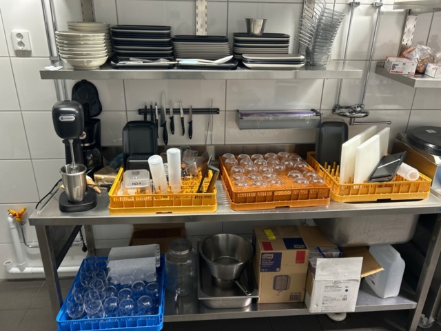 1368674-1 Collection of kitchen equipment - Milkshake machine, glasses, plates, cutlery, etc.