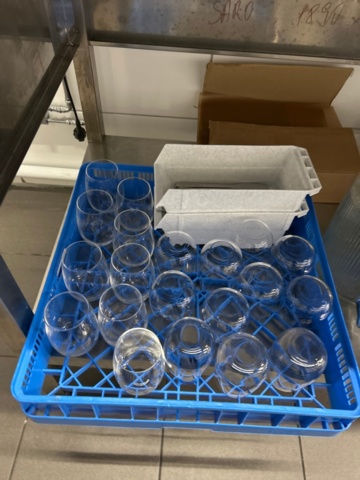 1368674-5 Collection of kitchen equipment - Milkshake machine, glasses, plates, cutlery, etc.