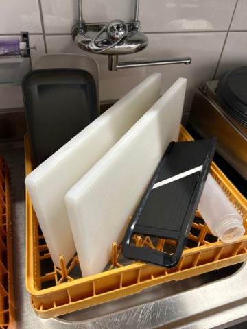 1368674-9 Collection of kitchen equipment - Milkshake machine, glasses, plates, cutlery, etc.