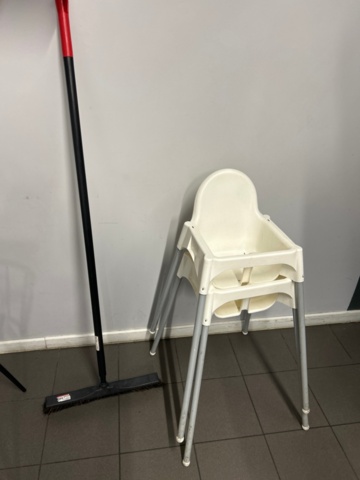 1368674-14 Collection of kitchen equipment - Milkshake machine, glasses, plates, cutlery, etc.