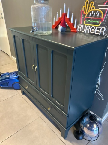 1368676-6 Interior and decorative materials - mirrors, dresser, fir tree, paintings, etc.