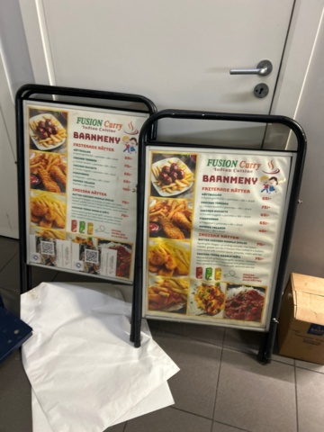 1368676-15 Interior and decorative materials - mirrors, dresser, fir tree, paintings, etc.