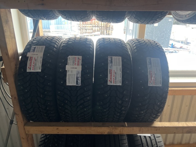 1469585-5 Various tires, approx. 120 pcs - including shelving system