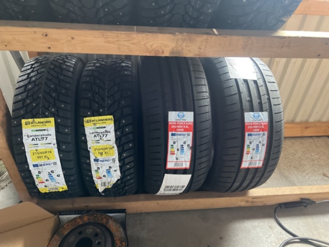 1469585-6 Various tires, approx. 120 pcs - including shelving system