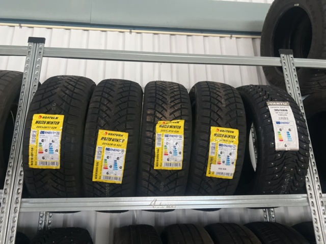 1469585-9 Various tires, approx. 120 pcs - including shelving system