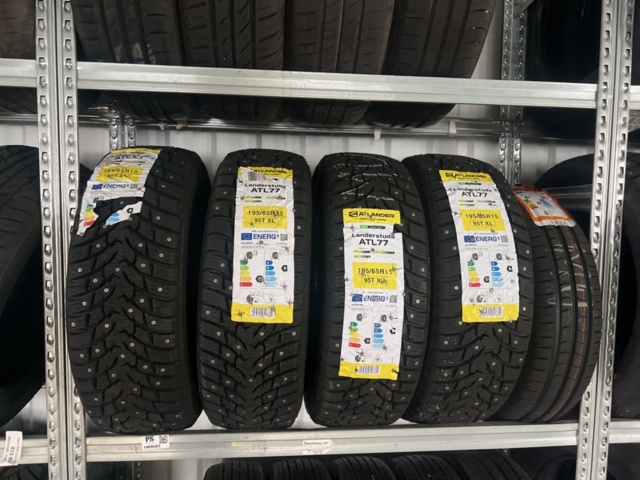 1469585-12 Various tires, approx. 120 pcs - including shelving system