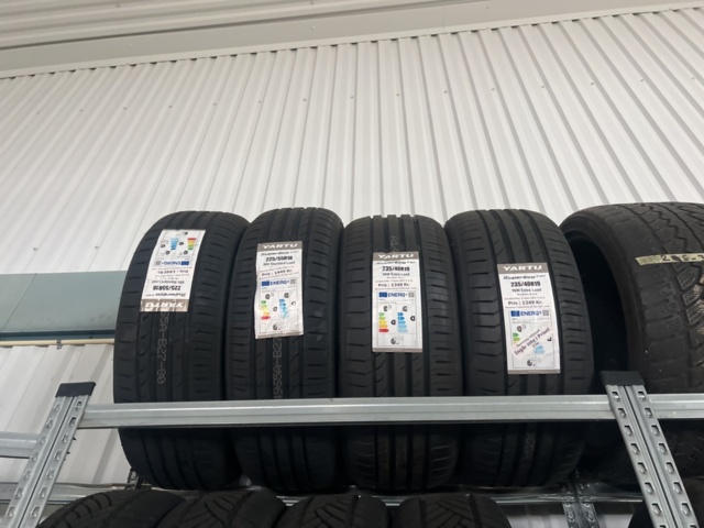 1469585-17 Various tires, approx. 120 pcs - including shelving system