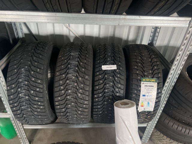 1469585-18 Various tires, approx. 120 pcs - including shelving system