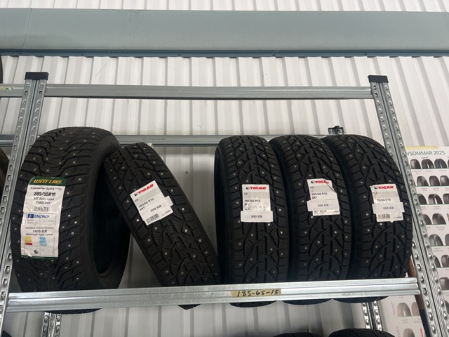 1469585-21 Various tires, approx. 120 pcs - including shelving system