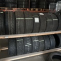 1469586-5 Various used tires, approximately 200 pieces - including shelves and pallet racks