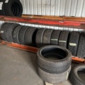 1469586-7 Various used tires, approximately 200 pieces - including shelves and pallet racks