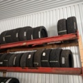 1469586-8 Various used tires, approximately 200 pieces - including shelves and pallet racks