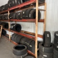 1469586-9 Various used tires, approximately 200 pieces - including shelves and pallet racks