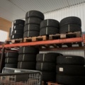 1469586-10 Various used tires, approximately 200 pieces - including shelves and pallet racks
