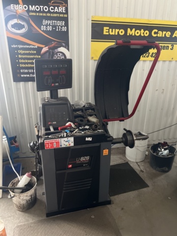1469589-1 Tire balancing machine - PELA U-82
