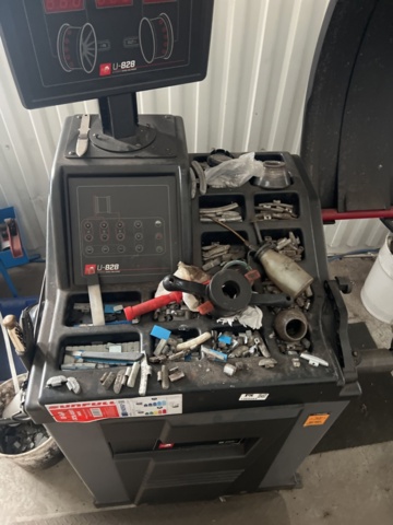 1469589-2 Tire balancing machine - PELA U-82