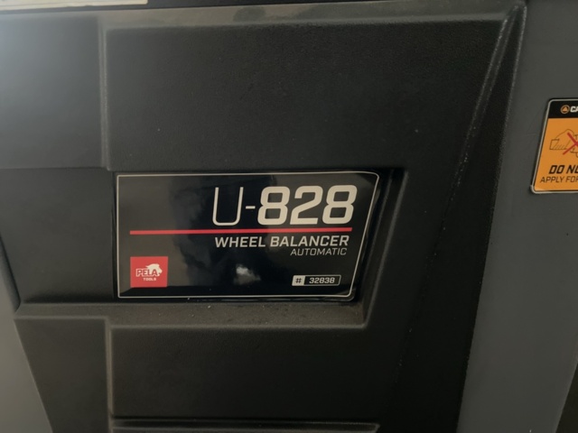 1469589-5 Tire balancing machine - PELA U-82