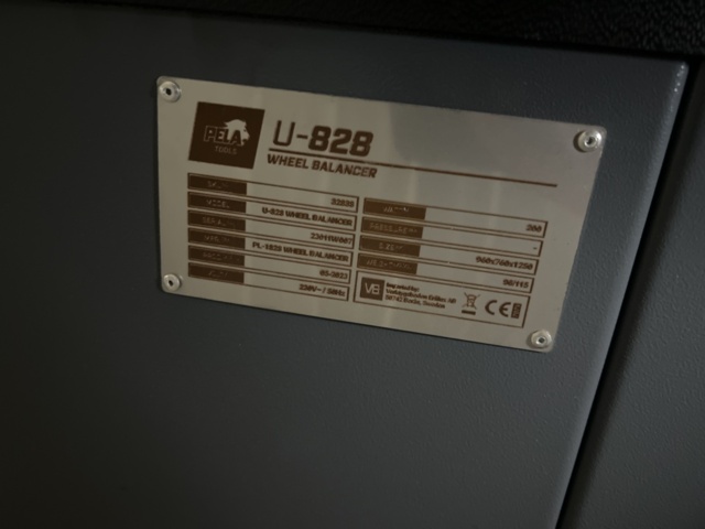 1469589-7 Tire balancing machine - PELA U-82