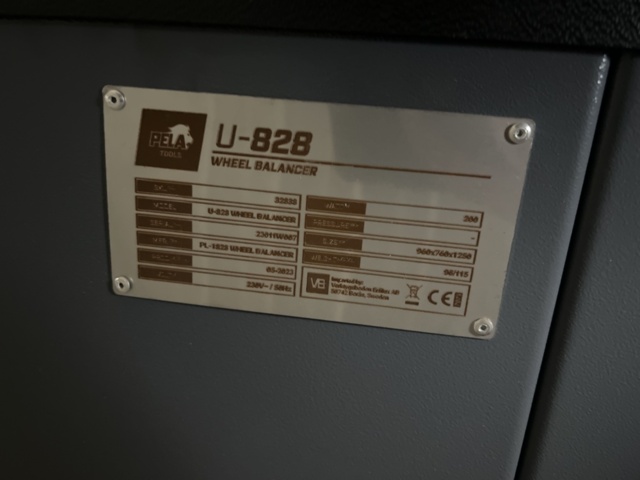 1469589-8 Tire balancing machine - PELA U-82