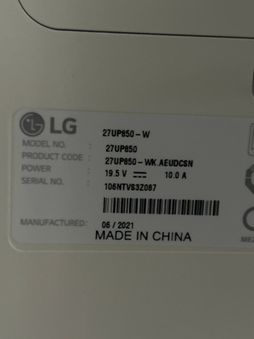 1410987-9 Kontorsinredning - Skrivbord, skärmar, fåtöljer