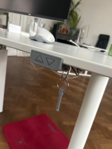 1410987-13 Kontorsinredning - Skrivbord, skärmar, fåtöljer