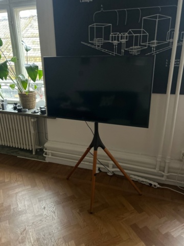 1410988-2 Kontorsinredning - Soffor, TV, matta, m.m.