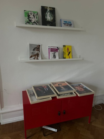 1410988-7 Kontorsinredning - Soffor, TV, matta, m.m.