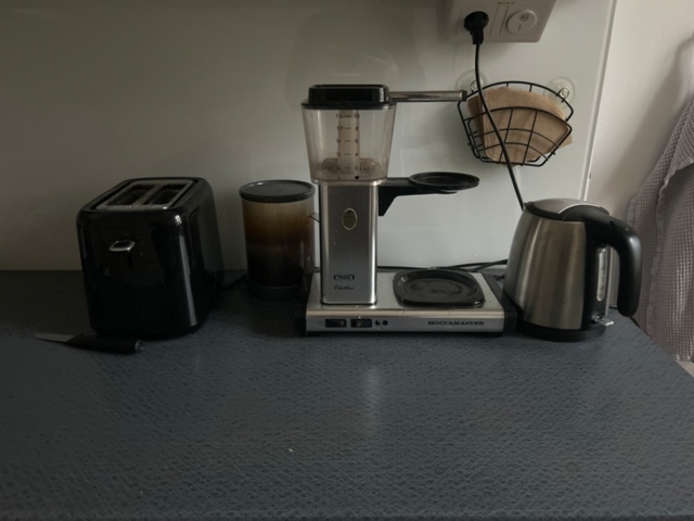 1410990-1 Loose contents in kitchen - Microwave, coffee maker, chairs, etc.