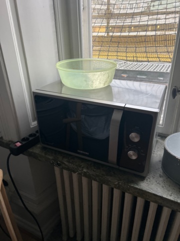 1410990-6 Loose contents in kitchen - Microwave, coffee maker, chairs, etc.