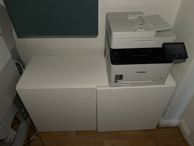 1410992-2 Multifunktionsskrivare och skåp